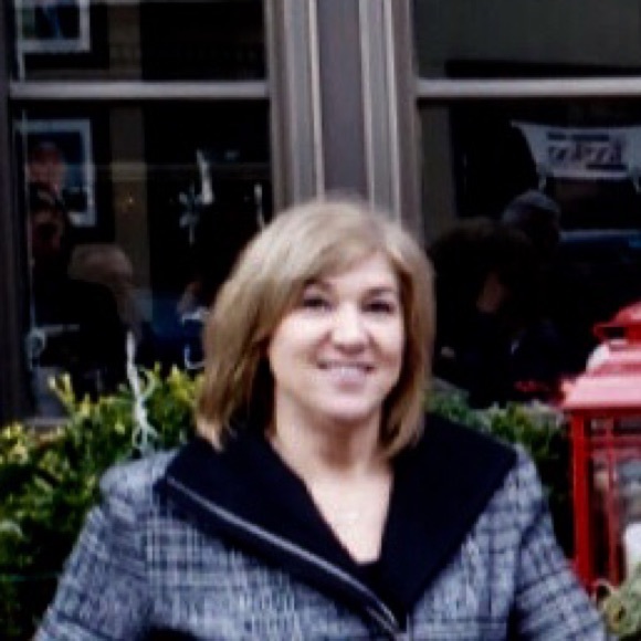 Meet your Posher, Lori - Picture 1 of 1